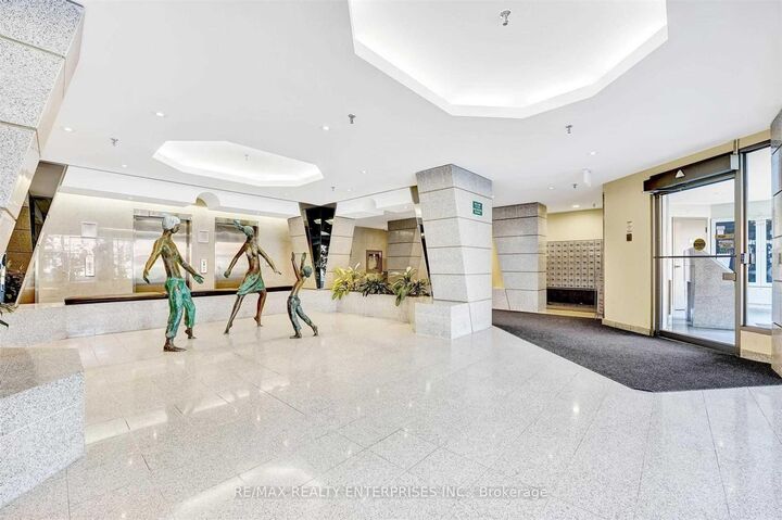 Property Photo:  2466 Eglinton Avenue E Lph8  ON M1K 5J8 