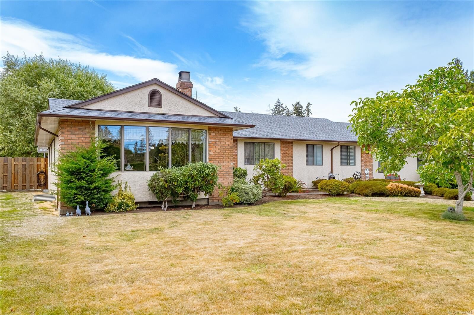Property Photo: 851 Breakwater Rd BC V9P 1Z8