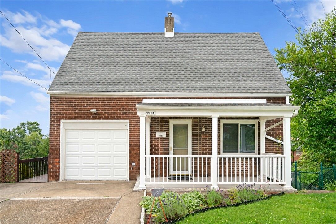 Property Photo: 1581 Woodbine St PA 15201