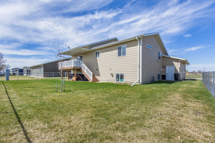 Property Photo: 5116 Kingfisher Avenue SD 57401