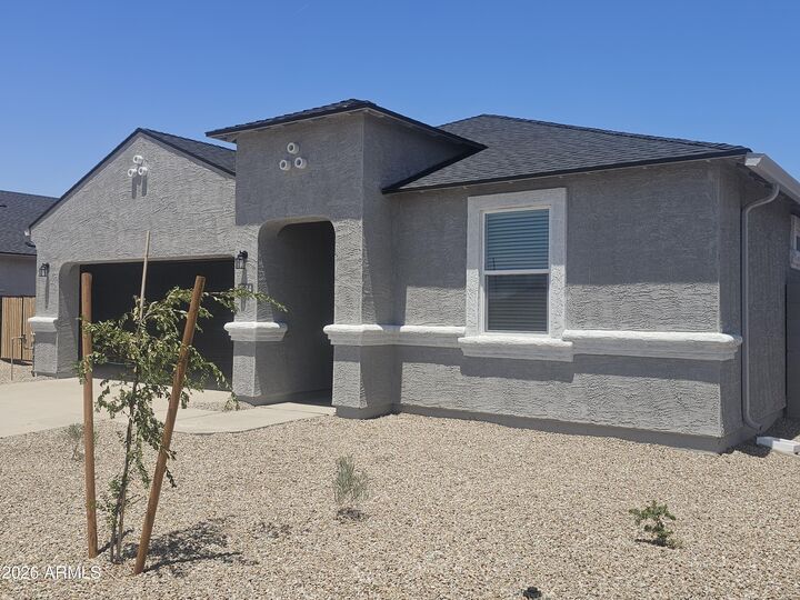 Property Photo: 1584 E Currier Drive AZ 85122
