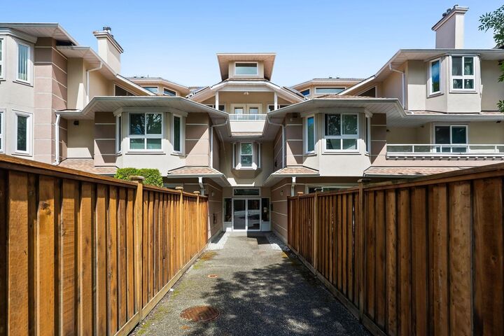19721 64 Avenue 302 — photo 1