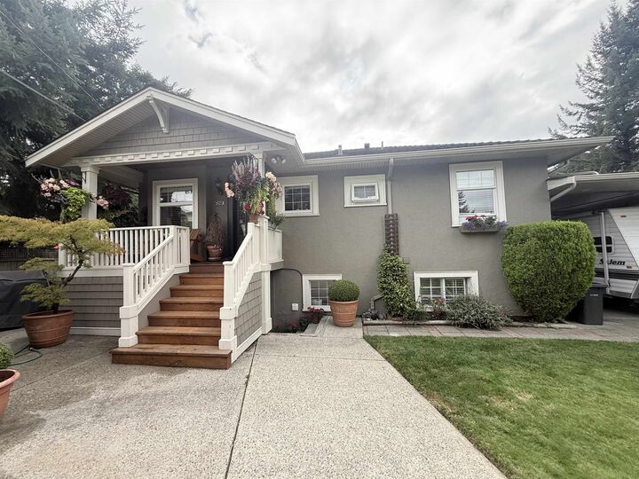 680 Thompson Avenue — photo 1