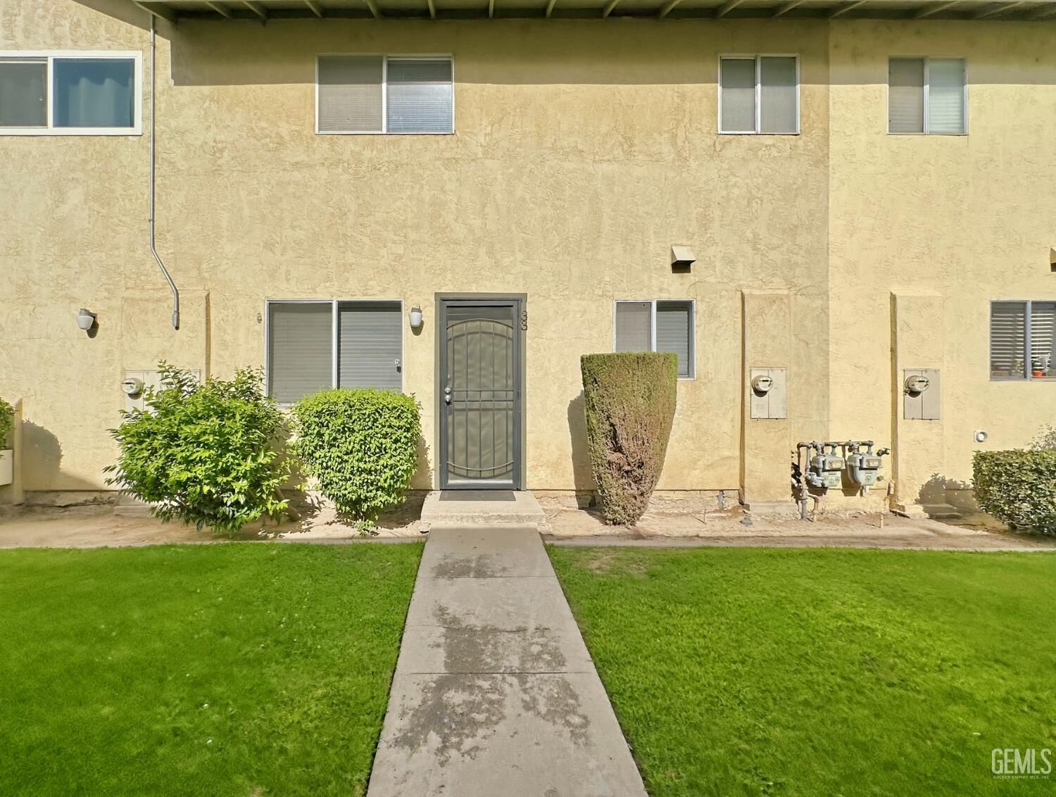 Property Photo: 800 Lexington Street 33 CA 93215