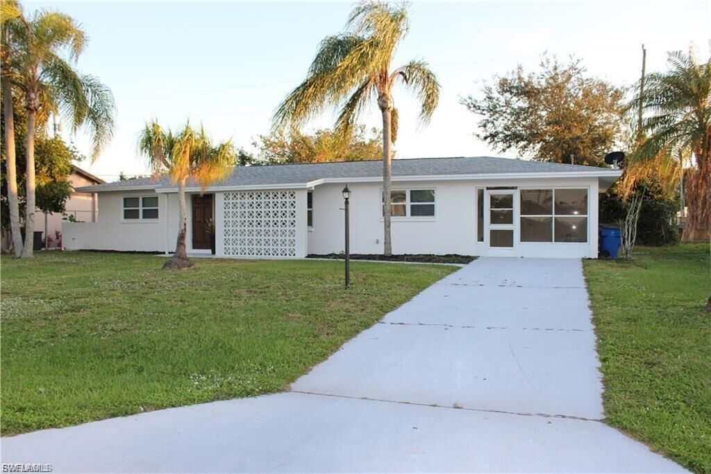 Property Photo:  1322 Farmdale St  FL 33936 