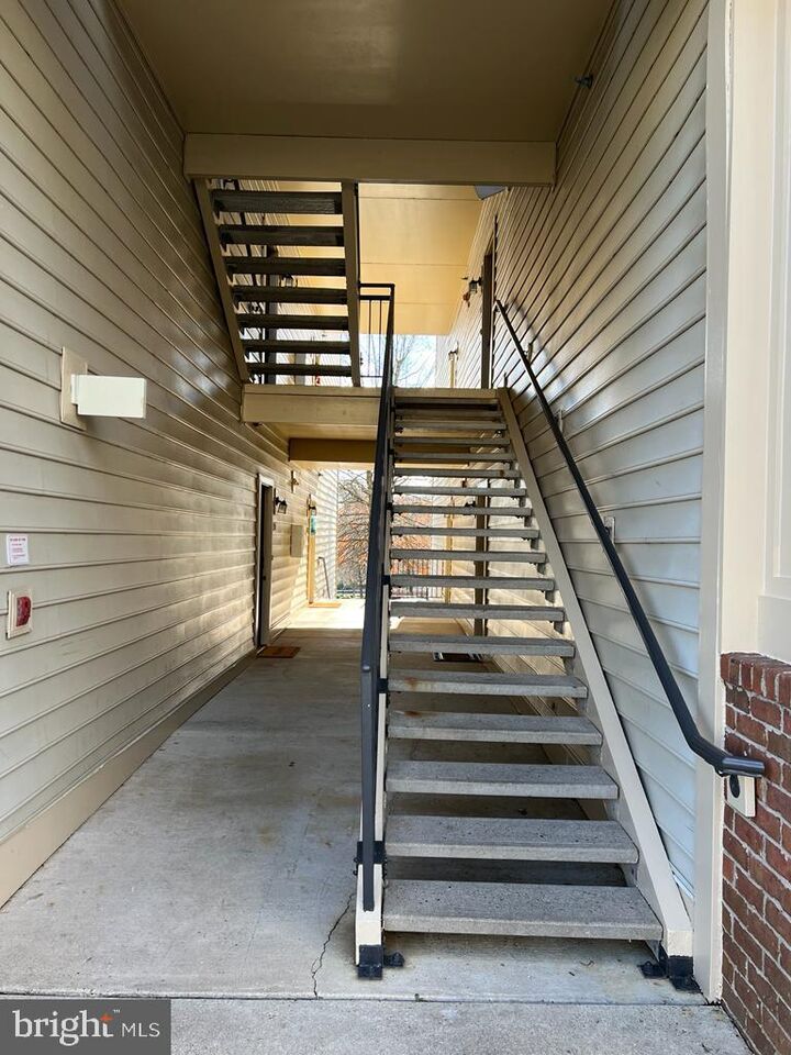 Property Photo: 1060 Gardenview Loop 303 VA 22191