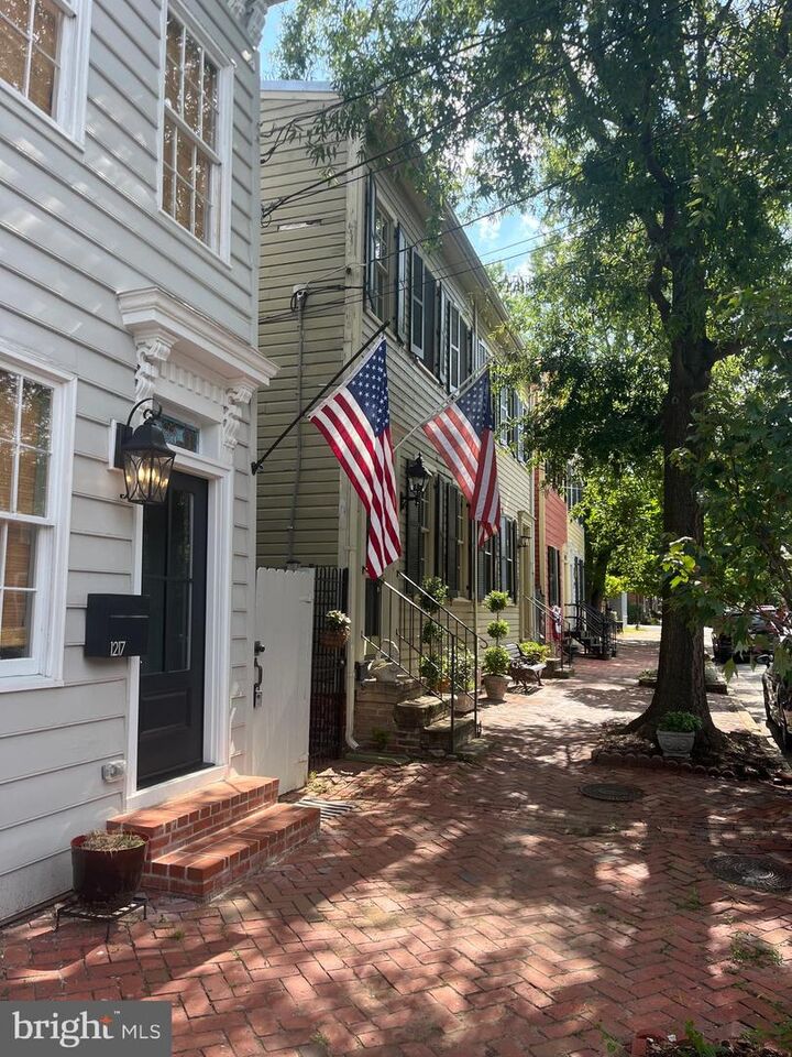 Property Photo: 1213 Prince Street VA 22314