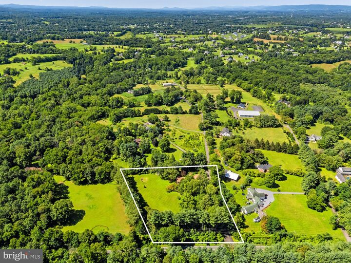 Property Photo:  16318 Hidden Meadow Lane  VA 20158 