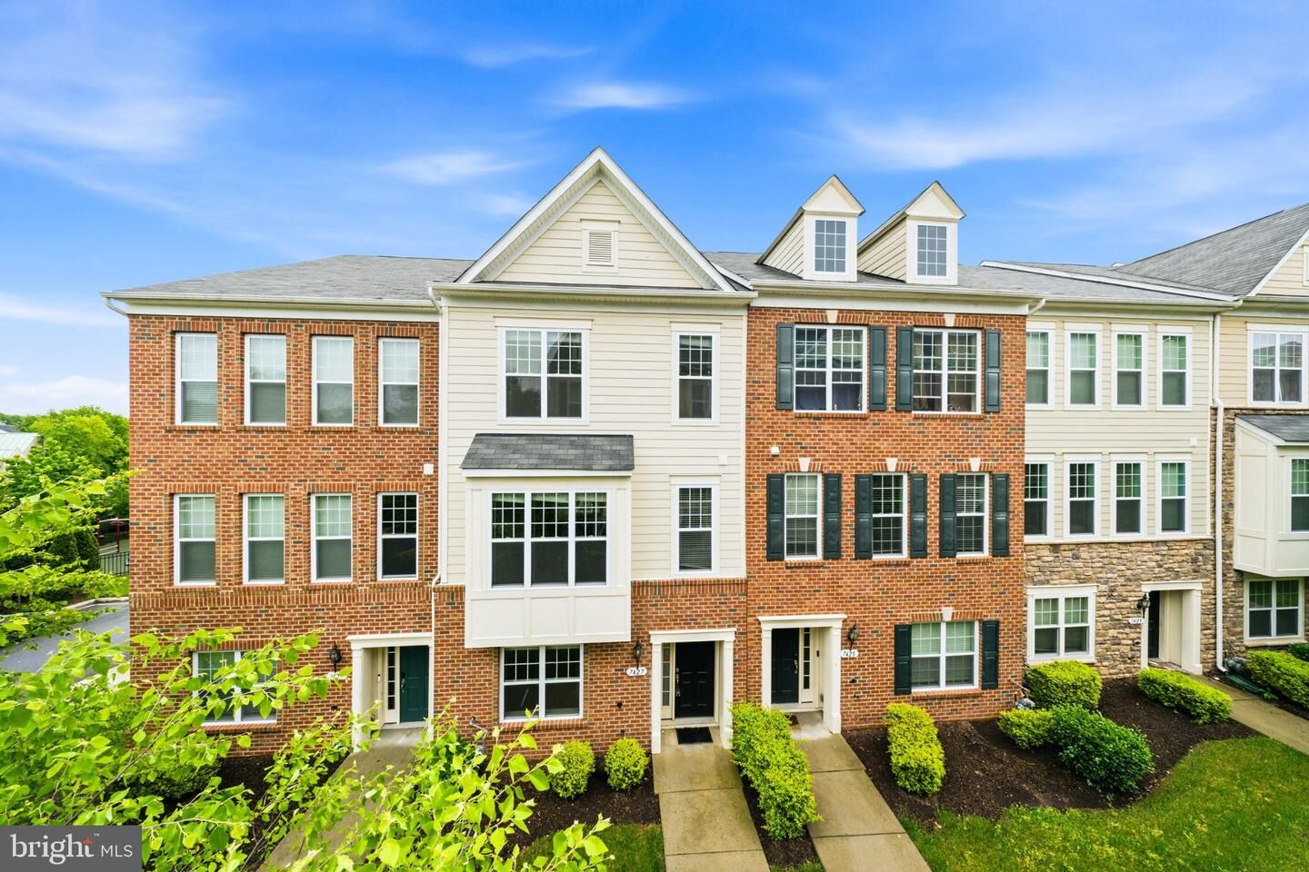 Property Photo: 7427 Wood Meadow Way MD 20706