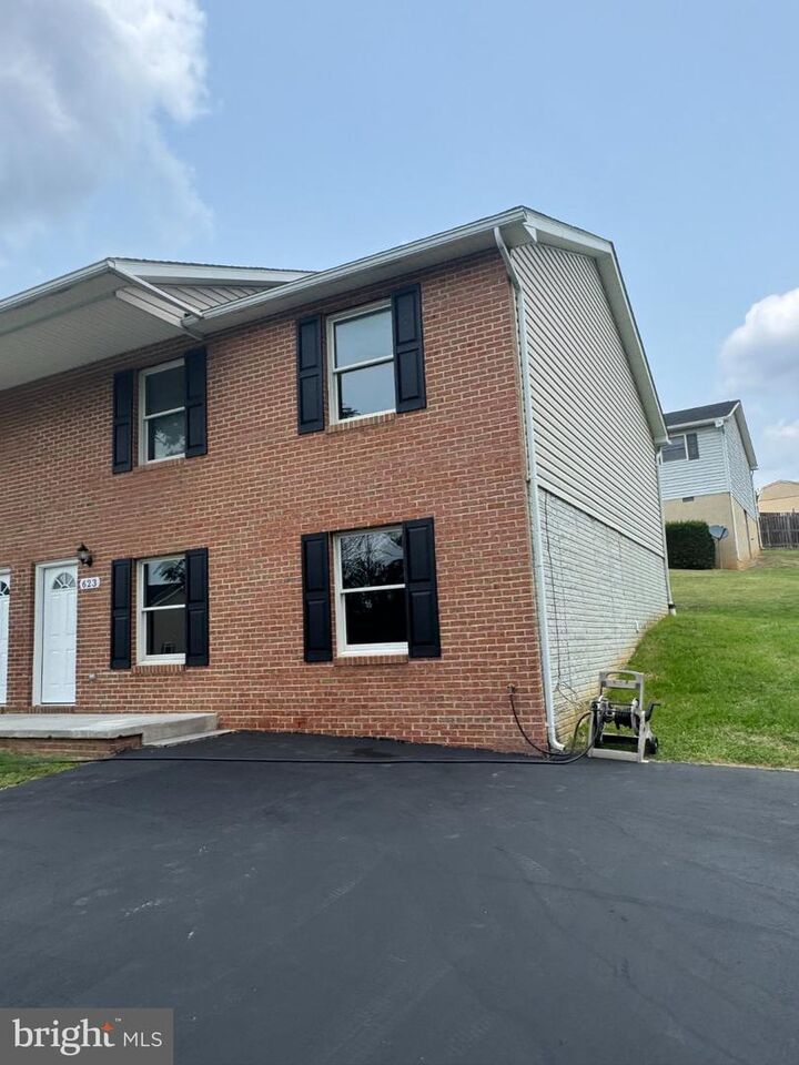 Property Photo: 623 Thompson Street VA 22657