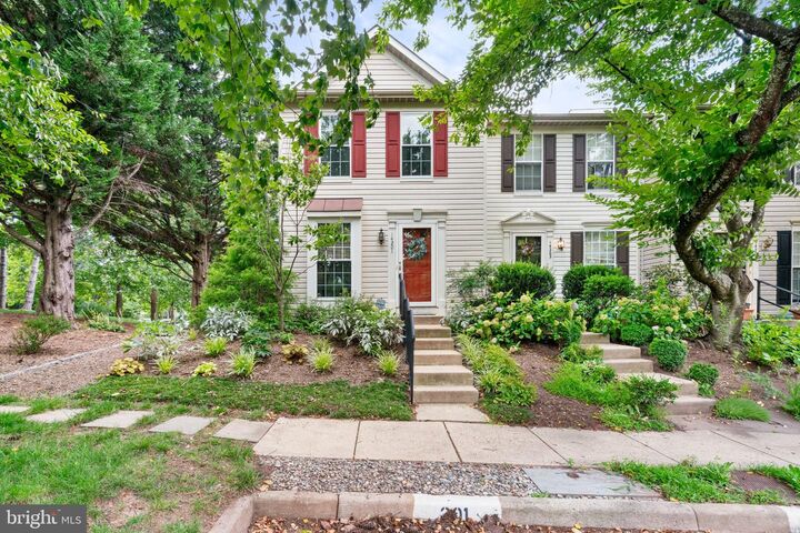 Property Photo:  14201 Upperridge Court  VA 20121 