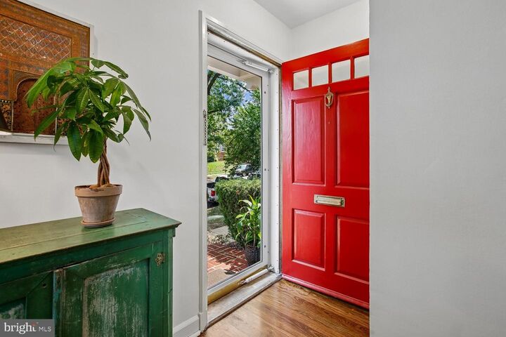 Property Photo: 2840 S Buchanan Street VA 22206