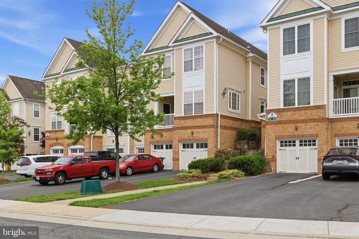 Property Photo: 43905 Hickory Corner Terrace 105 VA 20147