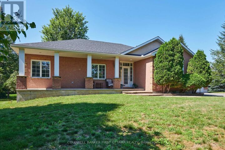Property Photo:  6983 Lakes Park Drive  ON K4P 1M6 