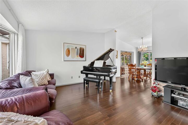 Photo de la propriété:  10 Burlington Way  MB R3Y 1B5 
