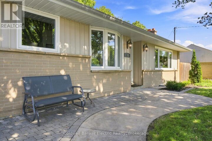 Property Photo: 47 Grandview Street North ON L1G 6N6