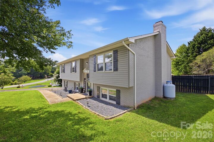 Property Photo: 1772 Woodridge Circle NC 28602