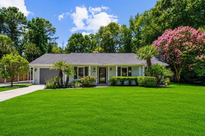 Property Photo: 1527 Kentwood Circle SC 29412