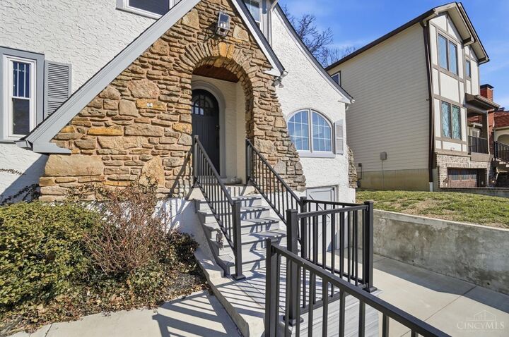 Property Photo:  3110 Kinmont Street  OH 45208 