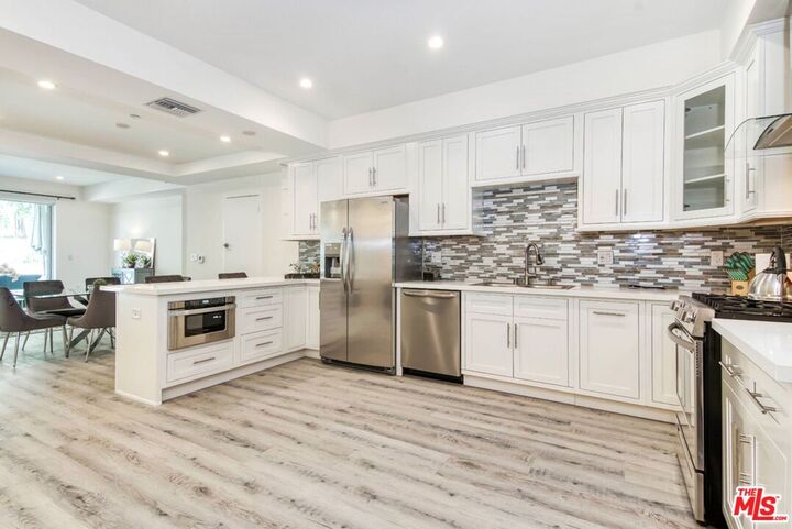 Property Photo: 1237 S Holt Ave, Unit 504 CA 90035