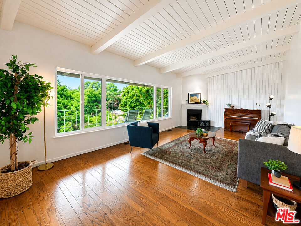 Property Photo:  3543 Lavell Dr  CA 90065 