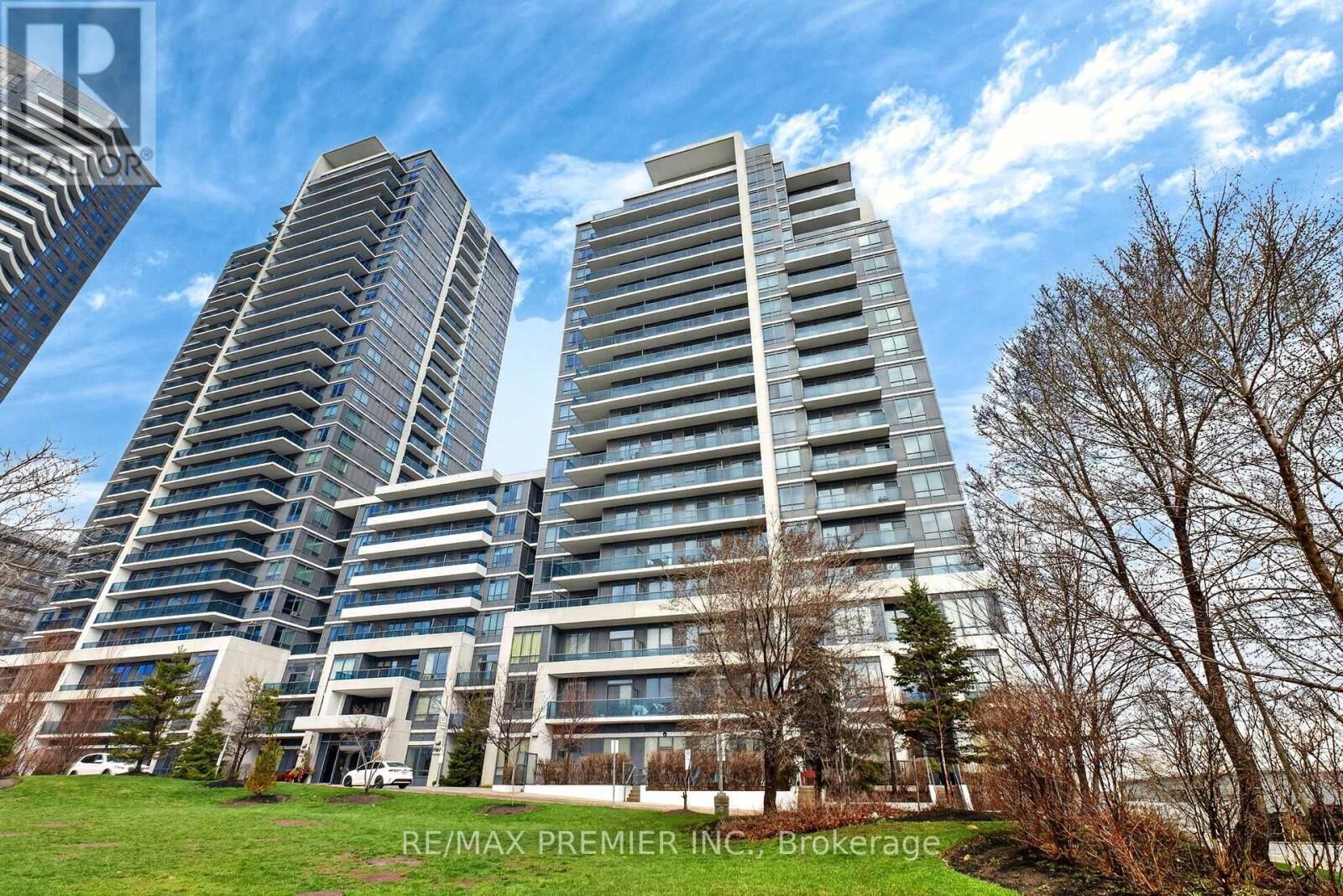 Property Photo:  7167 Yonge Street 608  ON L3T 0E1 