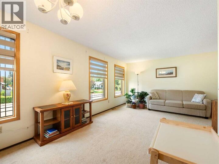 Property Photo: 1620 47 Street Southwest AB T3C 2C8