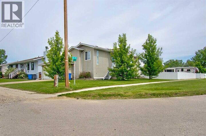 Property Photo: 434 9 Street AB T0M 0G0