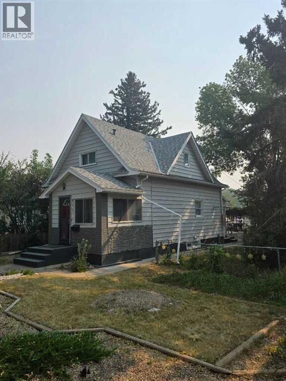 Property Photo: 511 12C Street North AB T1H 2N4