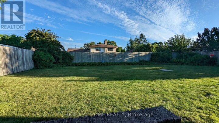 Property Photo: 43 Glenayr Place Lower Unit ON L3C 3M6