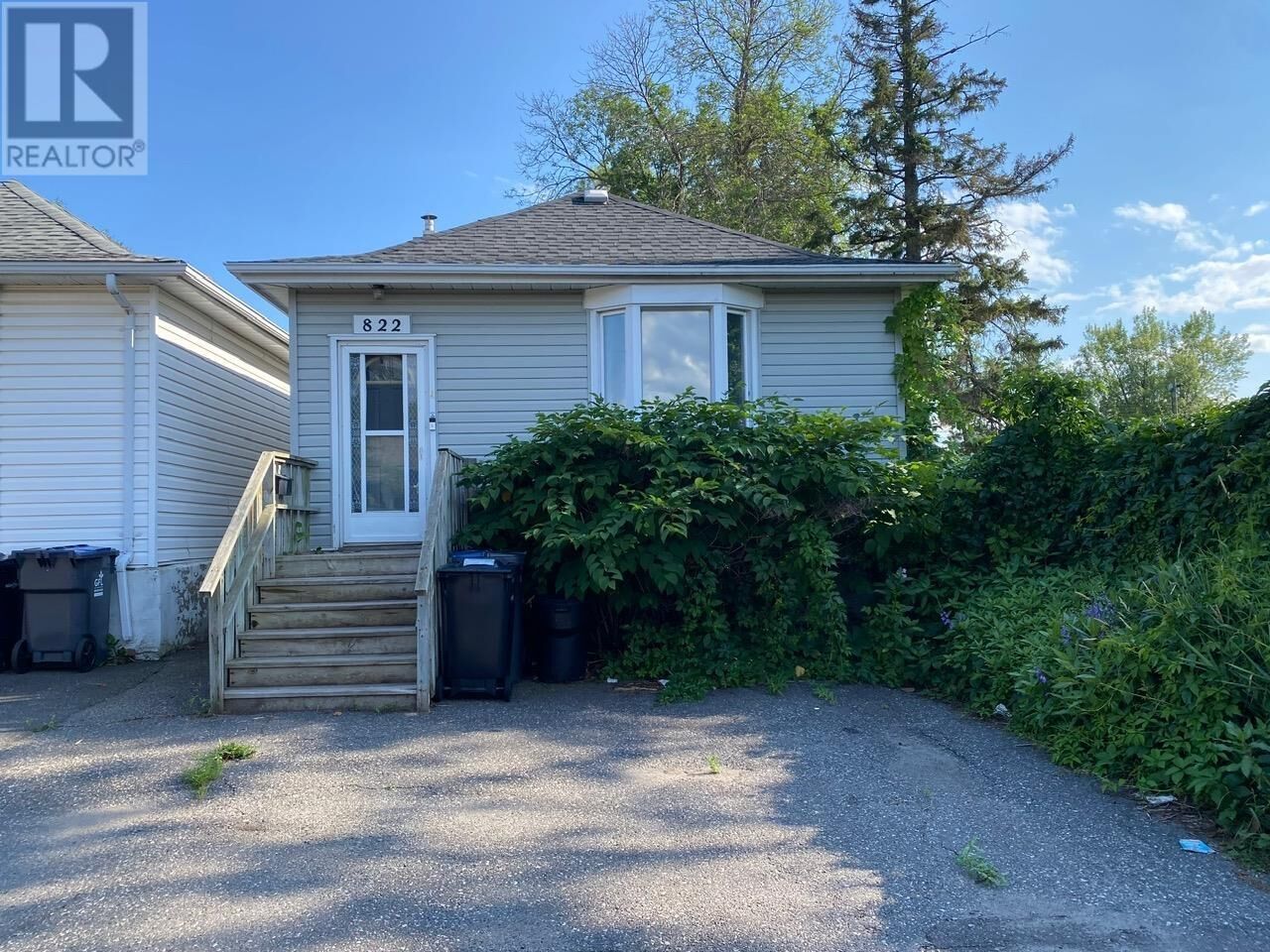 Property Photo:  822 Pruden St  ON P7C 2K3 