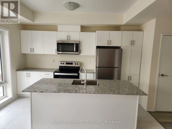 Property Photo: 165 Tapscott Road 20 ON M1B 0E8