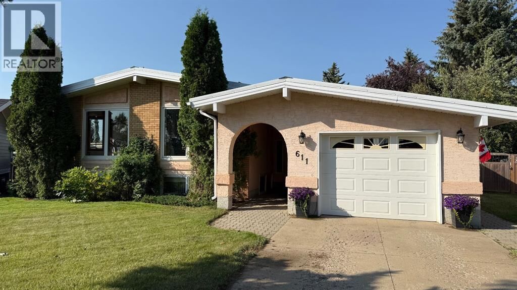 Property Photo: 611 6 Avenue West AB T0J 1P0