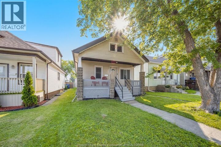 Property Photo:  1560 Lillian Avenue  ON N8X 4A8 
