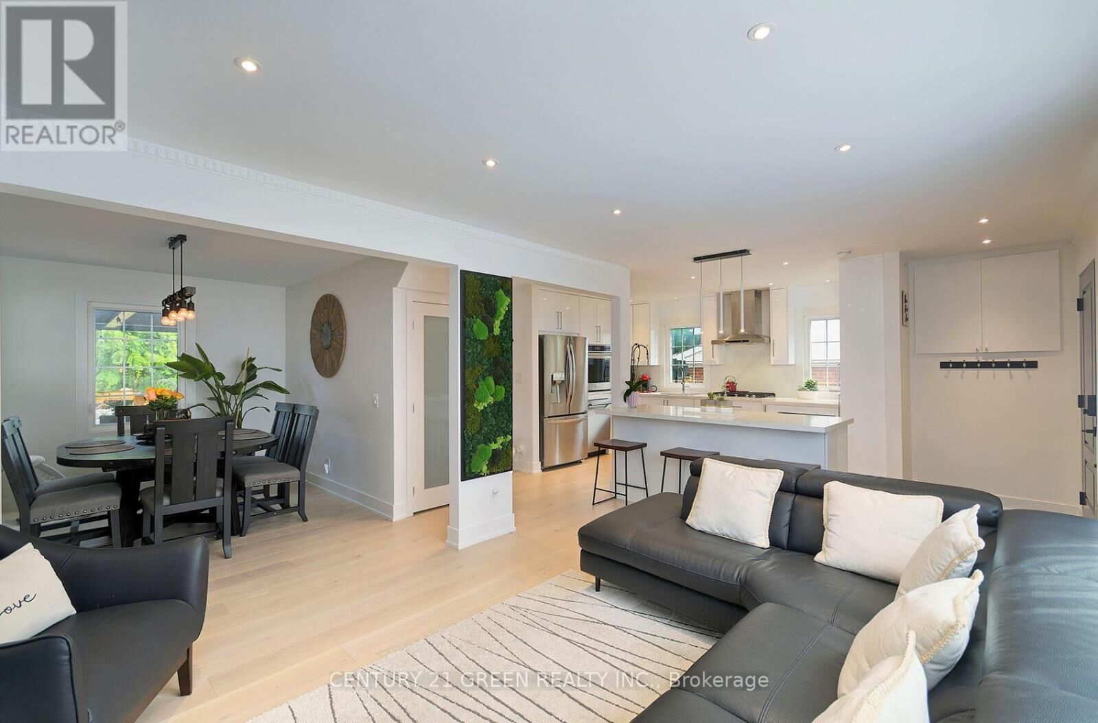 Property Photo: 32 Castlebar Road ON M8Z 2J5