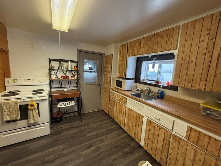 Property Photo: 785 Bond Street MB R0K 1L0