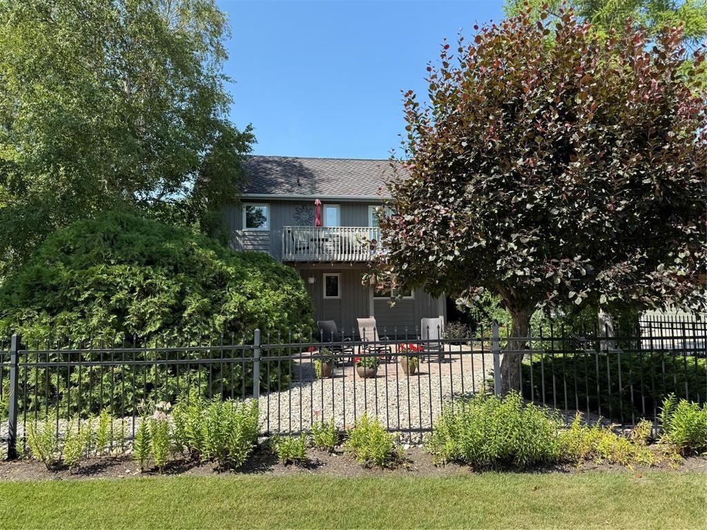 Property Photo: 109 Elm Avenue East MB R0C 3G0