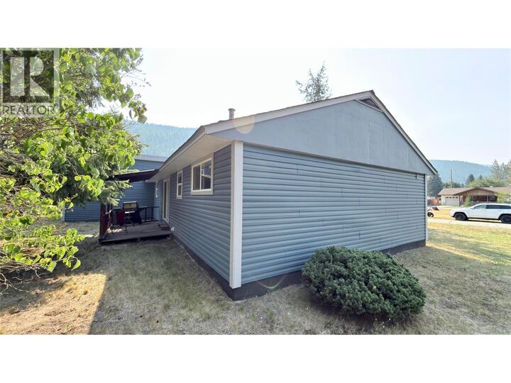 Property Photo: 503 Woodgreen Crescent BC V0H 1J0