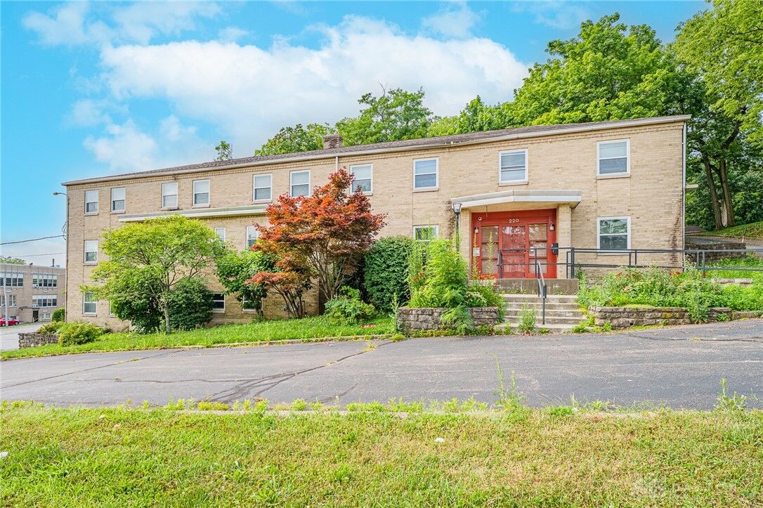 Property Photo:  220 W Siebenthaler Avenue  OH 45405 