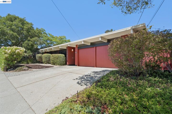 Property Photo: 5427 Greenridge Rd CA 94552