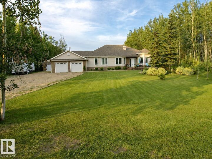 Property Photo: 16 Crystal Keys Crescent AB T0C 2V0
