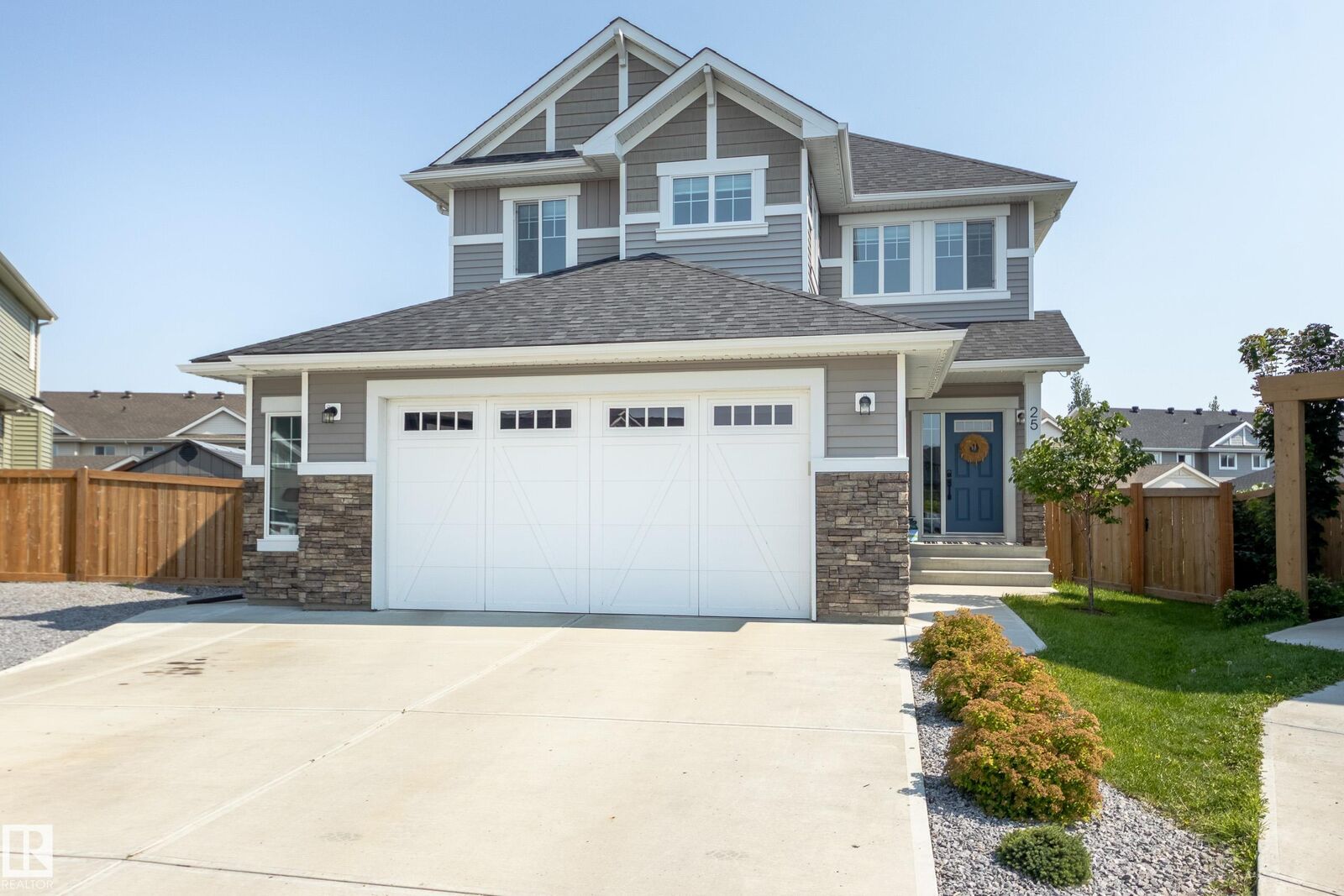 Property Photo: 25 Daly Place AB T8L 0X3