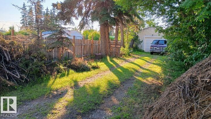 Property Photo:  5102 51 Avenue  AB T0B 4R0 