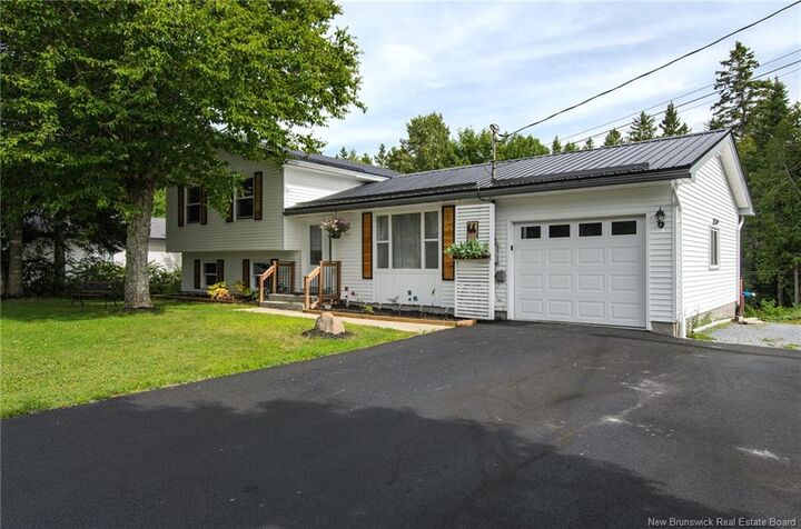 Property Photo:  44 Wedgewood Drive  NB E2E 3P8 
