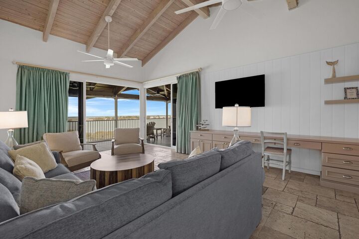 Property Photo: 4402 Marina Villa Drive FL 33050