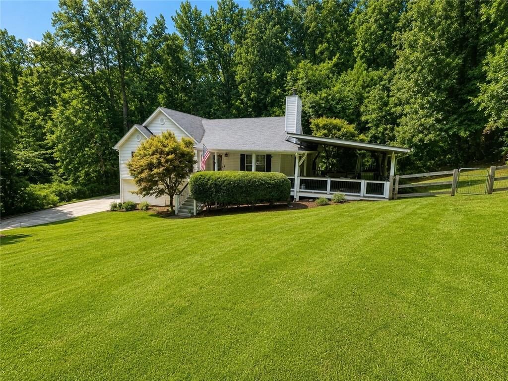Property Photo: 309 Calusa Place GA 30107