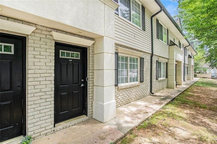 Property Photo: 6940 Roswell Road 16B GA 30328