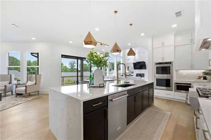 Property Photo:  4510 Hawthorn Circle  GA 30022 