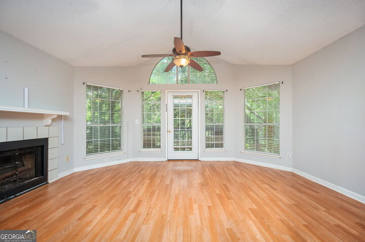 Property Photo: 915 Wentworth Court GA 30022