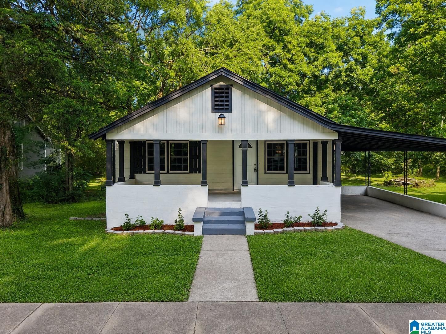 Property Photo: 1824 Lane Drive AL 35094